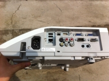日立HCP-K31短焦距教学培训搭配电子白板鱼眼镜投影仪