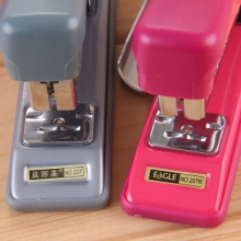 益而高（Eagle） 207R  24/6针标准II型订书机 可订12张 颜色随机