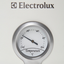 伊莱克斯（Electrolux）EEK055  电热水壶 自动断电保温玻璃壶