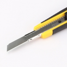 宝克（BAOKE）UK1406 金属美工刀 自锁功能安全美工刀/裁纸刀 办公用品 单把便携装